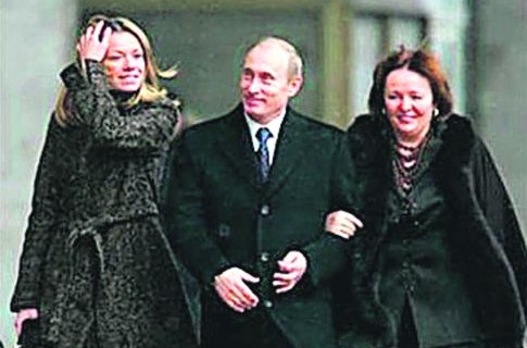 Путин с семьей